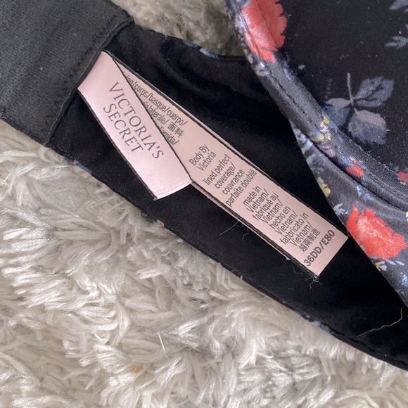 Victoria’s Secret set of 2 bras 36DD & 38DD - Picture 4 of 7
